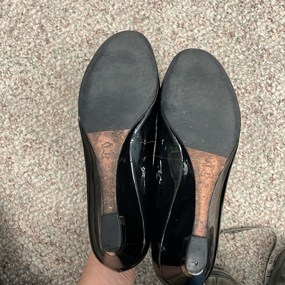 Tory Burch patent leather wedge heels - Picture 7 of 7